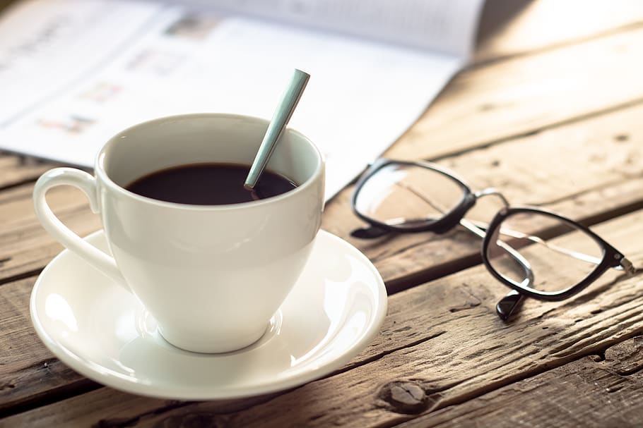 kaffe, læsning, kop, Bestil, bord, morgen, papir, Læs, te, koffein, årgang, drikke, flatlay, Brun, cappuccino, blomst, espresso, forretning, undersøgelse, arbejde, avis, cafe, notesbog, drik, bærbar, krus, forfriskning, mad og drikke, kaffekop, kaffe - drikke, briller, porcelæn, underkop, tæt på, træ - materiale, stilleben, ingen mennesker, friskhed, indendørs, sort kaffe, varm drikke, te kop, personlige tilbehør, 5K