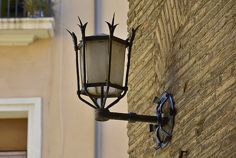 gade, facade, arkitektur, lanterne, by, glas, ingen mennesker, murbygningsfunktion, belysningsudstyr, bygget struktur, dag, fokus på forgrunden, Kunst og håndværk, bygning udvendig, bygning, dyre temaer, elektrisk lampe, natur, udendørs, dyr, kreativitet, dyreliv, metal, tæt på, 5K, CC0, offentligt domæne, royaltyfrie