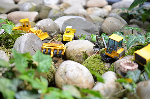 stavební stroje, miniatur, konstrukce, selektivní zaměření, pevný, Skála, nikdo, rock - objekt, den, Příroda, jídlo a pití, kámen, venku, stálý život, velká skupina objektů, rostlina, jídlo, detail, vysoký úhel pohledu, kámen - objekt, svěžest, přistát, hojnost, znečištění, 4K, CC0, veřejná doména, bez autorských práv