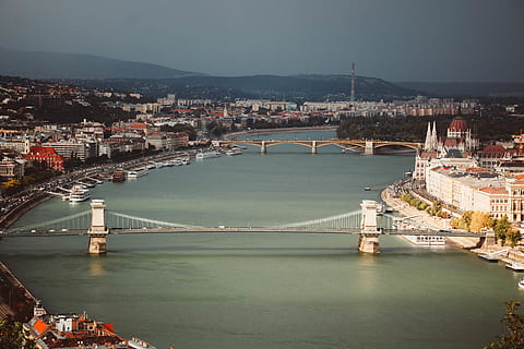 estensione del ponte, budapest, Ungheria, grigio, costruzione, cittadina, urbano, città, all'aperto, paesaggio, natura, vista aerea, scenario, porto, lungomare, porta, Cattedrale, architettura, culto, Chiesa, alloggiamento, struttura costruita, esterno dell'edificio, acqua, connessione, ponte, paesaggio urbano, mezzi di trasporto, ponte - struttura fatta dall'uomo, fiume, vista dall'alto, destinazioni di viaggio, quartiere residenziale, nessuno, cielo, ponte sospeso, ponte a catena, baia, 4K, CC0, dominio pubblico, privo di copyright