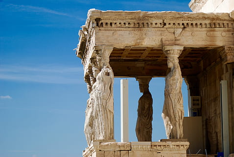 Grecia, Atene, acropoli, architettura, struttura costruita, storia, antico, il passato, destinazioni di viaggio, cielo, viaggio, turismo, antica civiltà, vecchia rovina, natura, giorno, colonna architettonica, Inquadratura dal basso, nessuno, archeologia, vecchio, luogo di culto, arte e artigianato, rovinato, all'aperto, 4K, CC0, dominio pubblico, privo di copyright
