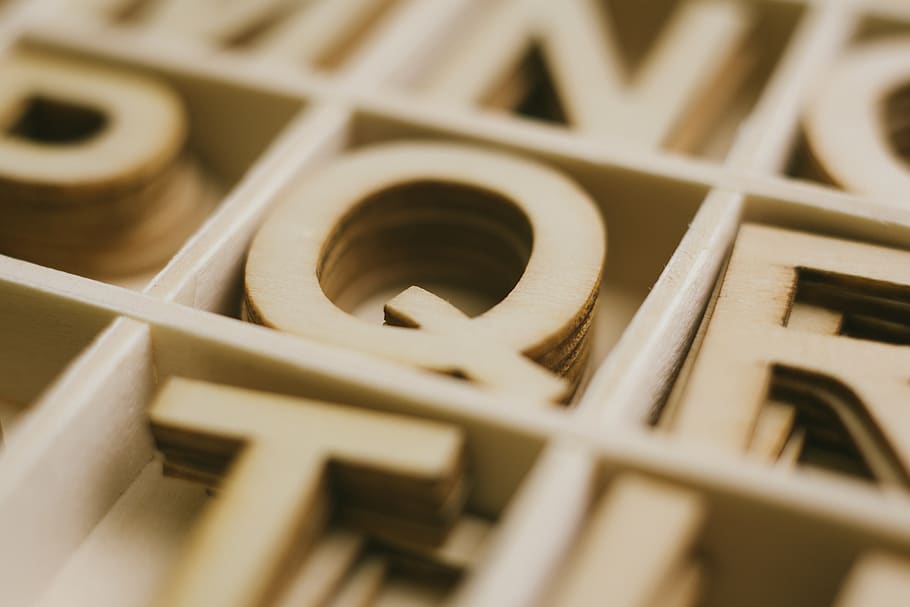dybde, feltfotografering, q alfabetet klistermærke, sløring, kasser, design, indendørs, organiseret, form, træ, træ-, tæt på, selektiv fokusering, ingen mennesker, pasta, italiensk mad, stor gruppe af objekter, træ - materiale, baggrunde, studio skud, fuld ramme, stilleben, overflod, finansiere, mønster, mad, mad og drikke, gruppe, forretning, industri, 5K