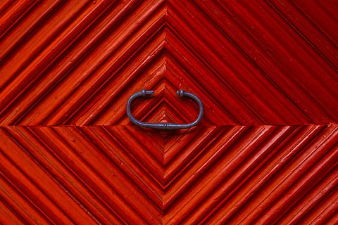 wooden door knob, textures, background, backgrounds, door, doors, wood, red, full frame, pattern, wood - material, no people, entrance, close-up, metal, closed, day, brown, textured, safety, shape, protection, security, design, ornate, 4K