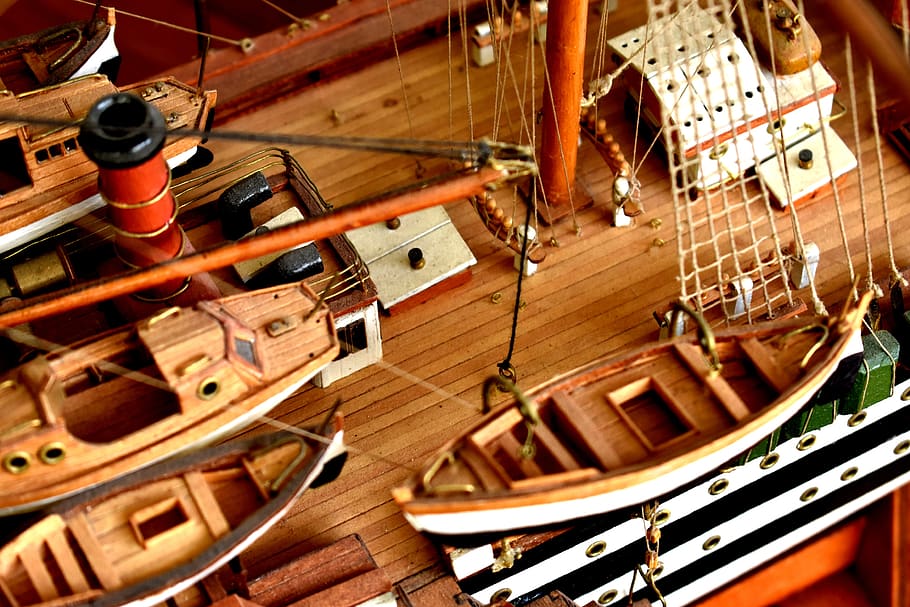 coberta, coberta de vaixells, detall, model, vaixell, model de vaixell, amerigo vespucci, veler, material de fusta, vista d’angle alt, cap gent, a l'interior, seient, absència, vaixell nàutic, inclinació, cadira, restaurant, dia, art i artesania, objectes fets per l’home, penjant, tecnologia, fusta, interior de casa, mobles, artesania, fet per l'home, 4K