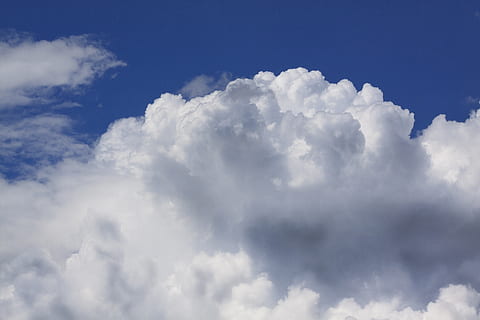núvols, cel, blau, gris, blanc, formen núvols, ennuvolat, línia de turbulències, núvol - cel, bellesa a la natura, escenics - natura, tranquil·litat, Color blanc, escena tranquil·la, cap gent, vista d’angle baix, naturalesa, dia, idíl·lic, esponjós, fons, a l'aire lliure, cloudscape, llum solar, marc complet, suavitat, meteorologia, 4K, CC0, domini públic, lliure de regalies