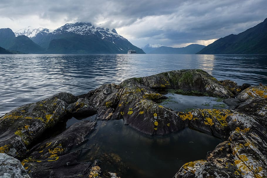 hav, ocean, strand, klippe, bjerg, sne, hvid, skyer, himmel, vinter, vejr, sky - himmel, vand, scenics - natur, skønhed i naturen, solid, bjergkæde, natur, rock-objekt, ro, rolig scene, ikke-urbane scene, dag, ingen mennesker, idyllisk, udendørs, bjergtop, 4K