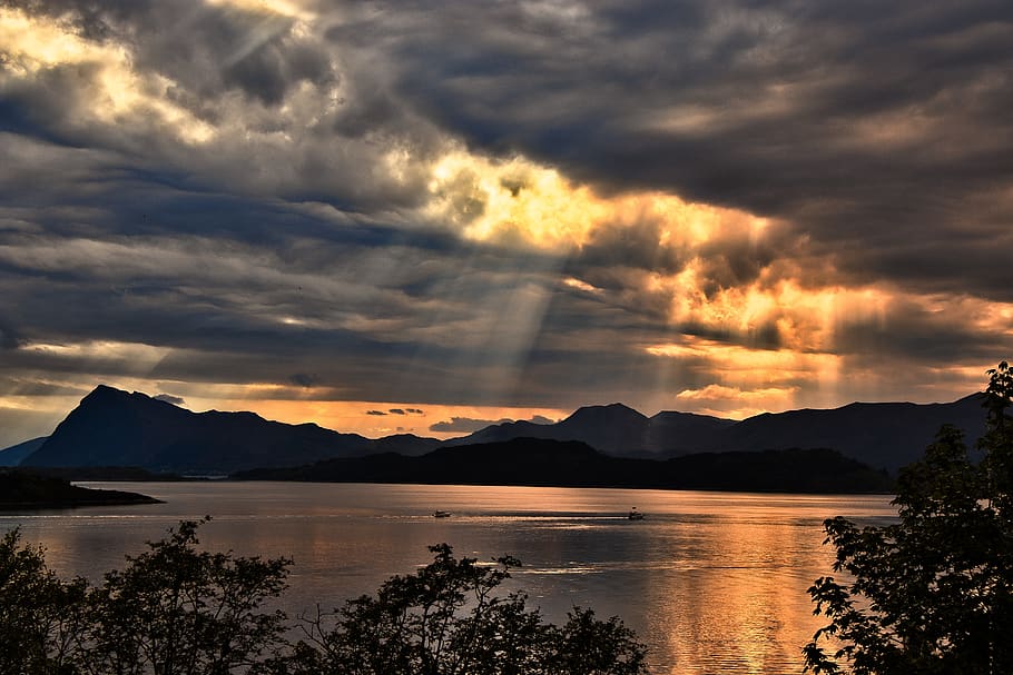 Karosserie, Wasser, Himmel, hinterleuchtet, Wolken, wolkig, dunkle Wolken, Dämmerung, idyllisch, Licht, Gebirge, Berge, Natur, Ozean, Reflexion, szenisch, Meer, seelandschaft, still, Bäume, wolke - himmel, Sonnenuntergang, Schönheit in der Natur, Berg, Szenen - Natur, Ruhe, ruhige Szene, See, keine Leute, Baum, Nicht-städtische Szene, Pflanze, draußen, 5K