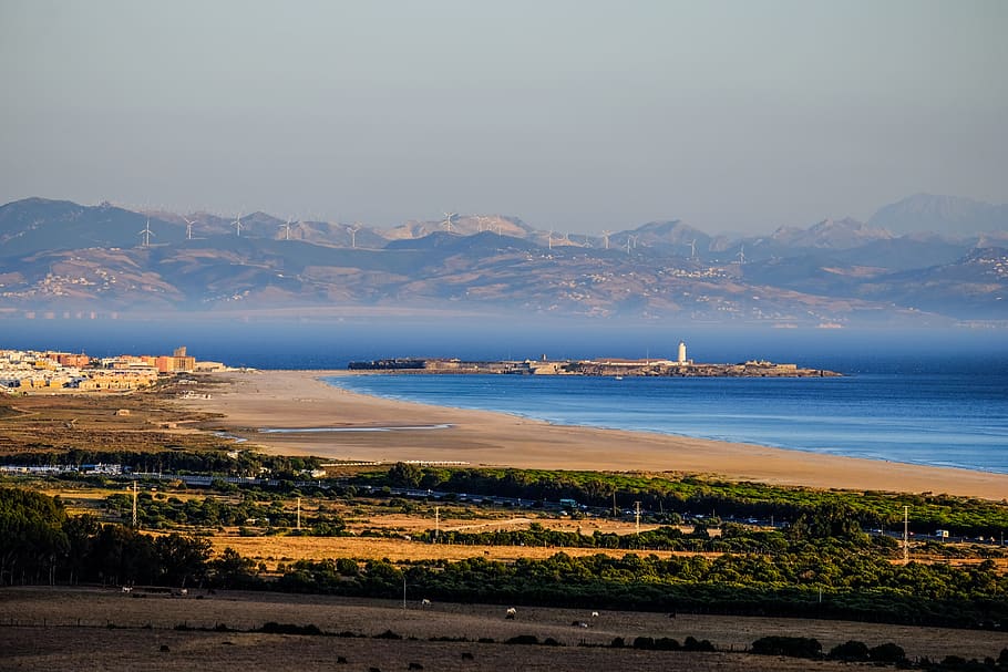 Španělsko, tarifa, voda, moře, nebe, architektura, hora, pláž, přistát, Příroda, scenics - příroda, exteriér budovy, krása v přírodě, nikdo, přeprava, mrak - nebe, stavba, západ slunce, město, klid, budova, venku, záliv, 4K