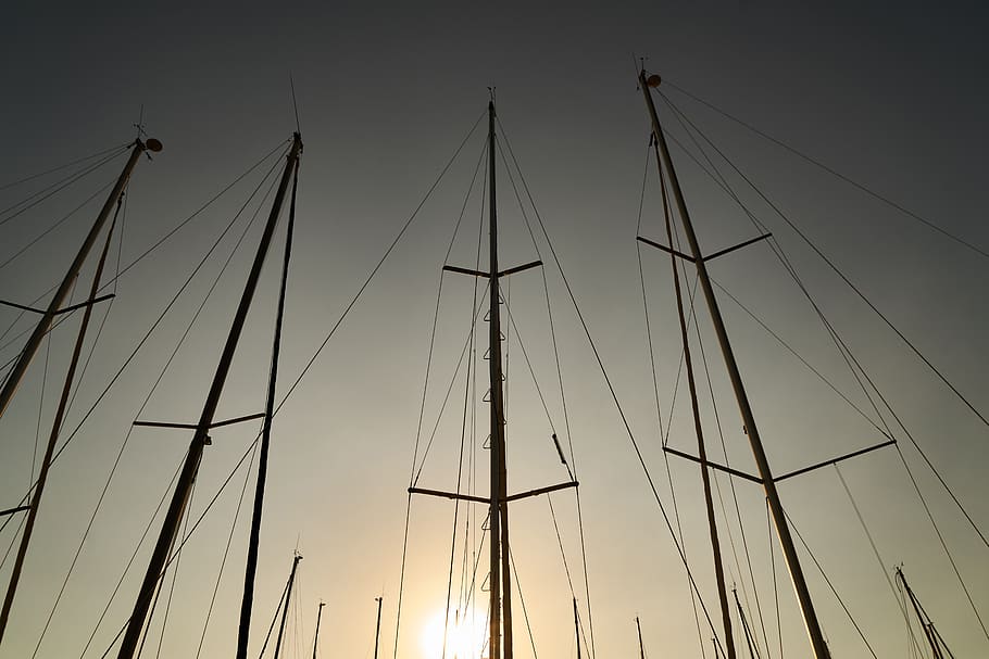 Segelboot, Direkte, Sonnenuntergang, romantisch, Solar-, Marine, Boot, segeln, Schiff, Urlaub, maritim, Himmel, Boote, Wind, Abenteuer, Reise, Landschaft, Sommer-, Natur, gehen, Atmosphäre, sich ausruhen, Leise, Herbst, Weg, Flachwinkelansicht, Mast, keine Leute, Silhouette, Pole, Technologie, Kabel, Wasserfahrzeug, Verbindung, die Architektur, gebaute Struktur, große Höhe, Kraftstoff- und Stromerzeugung, Komplexität, draußen, klarer Himmel, Netzteil, Takelwerk, 8K
