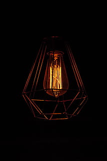 Opgewonden, oranje, grijs, lamp, licht, donker, schaduw, interieur ontwerp, decor, montuur, brand, zwart, gloeilamp, elektrische lamp, lantaarn, decoratie, enkel object, gloeiend, nacht, verlicht, achtergronden, verlichtingsapparatuur, zwarte kleur, vuur - natuurverschijnsel, glimmend, overladen, 5K, CC0, publiek domein, royaltyvrij