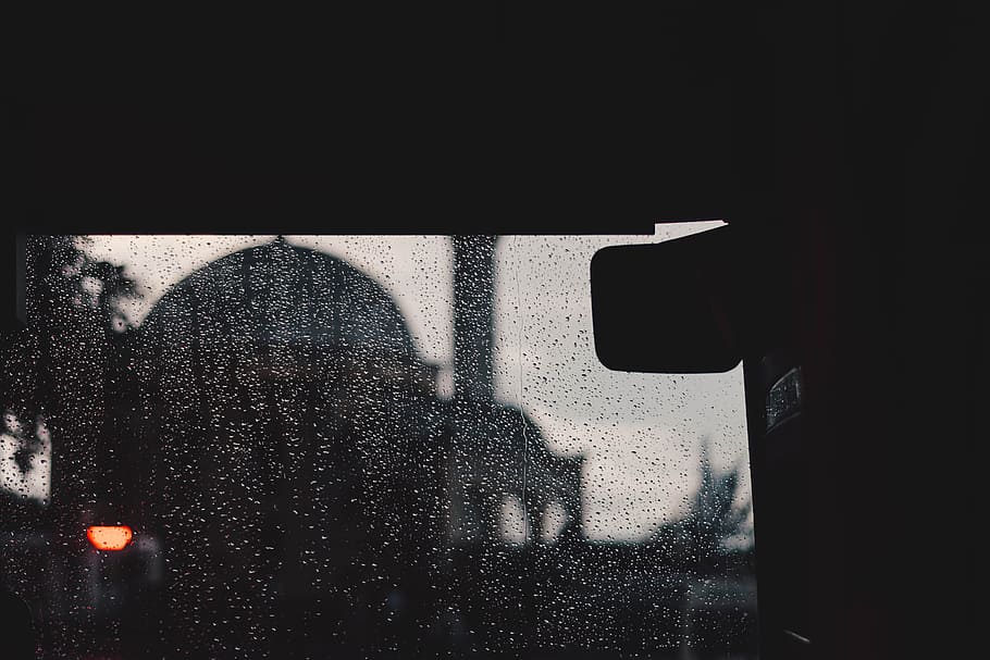 pluja, viatjar, ombra, silueta, núvol, autobús, cel, urbà, gall dindi, frontera, estiu, vibració, humor, a la carretera, fosc, trist, carretera, mesquita, Geòrgia, cotxe, finestra, transport, vehicle terrestre, gent, conduir, parabrisa, a l'aire lliure, trànsit, gota de pluja, carrer, temps, vidre - material, adult, homes, mode de transport, escena urbana, humit, mirant per la finestra, persones que viatgen, 5K