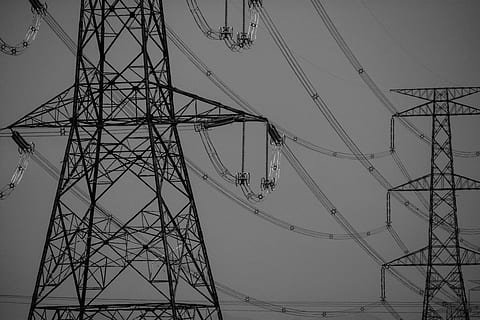 ledninger, sort, hvid, nuværende, el-pylon, kabel, lav vinkel visning, Strømforsyning, elektricitet, himmel, forbindelse, brændstof og elproduktion, strømkabel, teknologi, kompleksitet, natur, ingen mennesker, bygget struktur, metal, høj - høj, arkitektur, skumring, dag, udendørs, jern - metal, elektrisk udstyr, direkte under, 5K, CC0, offentligt domæne, royaltyfrie