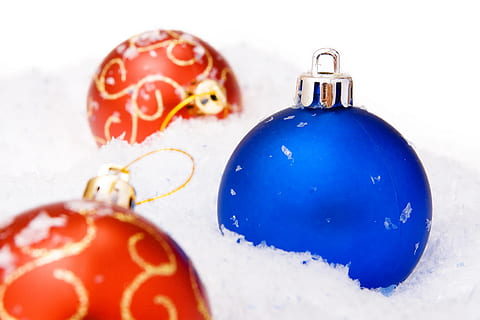 míč, sníh, lesk, izolovaný, tapeta na zeď, dekorace, zábava, bílý, ornament, Nový, sezónní, Dovolená, slavnostní, oslava, Vánoce, výzdoba, detail, tvar, sezóna, objekt, koule, vyzdobit, kolo, dekorativní, lesklý, zimní, modrý, veselý, prosinec, radost, pověsit, cetka, Pozadí, rok, sklenka, Červené, nikdo, vícebarevné, vánoční ozdoba, jídlo, vánoční dekorace, jídlo a pití, studio shot, událost, malovat, skupina objektů, dovolená - akce, uvnitř, balón, 720P, CC0, veřejná doména, bez autorských práv
