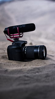 sort, dslr kamera, mikrofon, mount, selektiv fokusering, ingen mennesker, sort farve, tæt på, dag, stilleben, teknologi, fotografering temaer, kamera - fotografisk udstyr, jord, udendørs, natur, overflade niveau, fotografisk udstyr, strand, udstyr, bord, sport, kamera, digitalt kamera, 5K, CC0, offentligt domæne, royaltyfrie