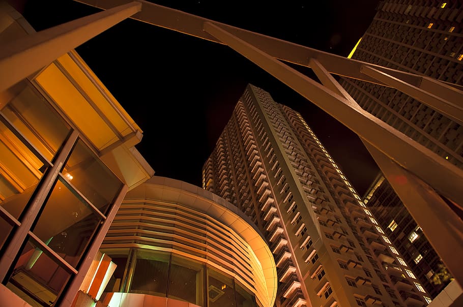 estructura construida, arquitectura, noche, exterior del edificio, moderno, vista de ángulo bajo, iluminado, ciudad, nadie, edificio, edificio de oficinas exterior, destinos de viaje, rascacielos, al aire libre, viaje, torre, naturaleza, turismo, hotel, cielo, lujo, Distrito financiero, 4K