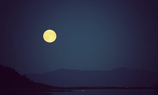 Canada, Comox, luminary, nat, himmel, aften, skumring, stigende, vand, ocean, fuld, havn, british columbia, Vestkysten, vancouver island, alene, univers, solsystem, scenics - natur, bjerg, måne, plads, skønhed i naturen, fuldmåne, rolig scene, ingen mennesker, ro, astronomi, bjergkæde, natur, skyfri himmel, udendørs, silhuet, planetmåne, cirkel, idyllisk, 1080P, CC0, offentligt domæne, royaltyfrie