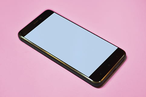 siyah android akıllı telefon, telefon, elektronik, cep telefonu, iphone, mavi, gadget görüntüleme, seyyar, ekran, akıllı telefon, pembe, model, şablon, ipod, güvenlik, etiket, Metin, adaptör, pastel boya, teknoloji, kablosuz teknoloji, kopya alanı, pembe renk, taşınabilir bilgi cihazı, cihaz ekranı, iletişim, stüdyo çekimi, içeriye, bağ, dokunmatik ekran, tek nesne, renkli arka plan, insansız, kapatmak, natürmort, siyah renk, boş, elektrikli ekipman, 4K, CC0, kamu malı, telif ücretsiz