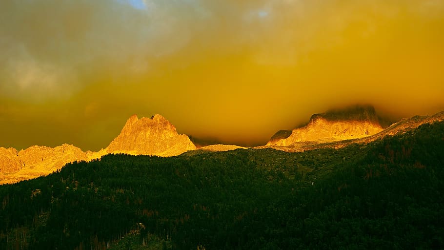 Frankreich, chamonix, Schönheit in der Natur, Himmel, Szenen - Natur, Natur, Ruhe, Sonnenuntergang, ruhige Szene, keine Leute, Berg, Nicht-städtische Szene, draußen, idyllisch, Umgebung, Rock, Land, Rock - Objekt, wolke - himmel, orange Farbe, Pflanze, solide, 5K