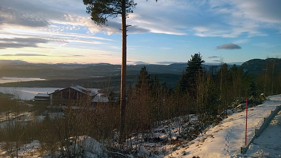 Grün, verlassen, Baum, Weiß, Schnee, Wolken, kalt, tagsüber, Umgebung, Frost, eisig, gefroren, Eis, Landschaft, Berge, Natur, szenisch, Bäume, Wasser, Wetter, Winter, Winterlandschaft, Wald, Himmel, wolke - himmel, Berg, Pflanze, Sonnenuntergang, kalte Temperatur, Schönheit in der Natur, Gebäudehülle, Szenen - Natur, die Architektur, gebaute Struktur, keine Leute, Ruhe, Sonnenlicht, 2K, CC0, gemeinfrei, lizenzfrei
