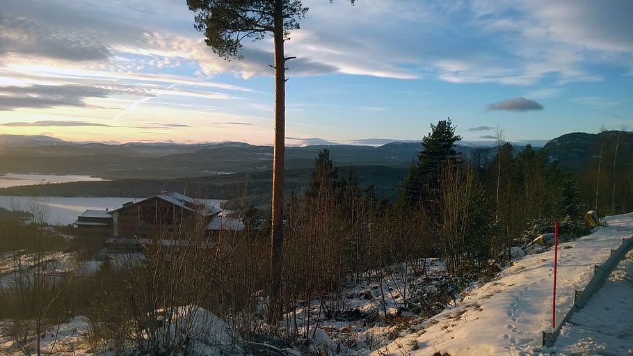 Grün, verlassen, Baum, Weiß, Schnee, Wolken, kalt, tagsüber, Umgebung, Frost, eisig, gefroren, Eis, Landschaft, Berge, Natur, szenisch, Bäume, Wasser, Wetter, Winter, Winterlandschaft, Wald, Himmel, wolke - himmel, Berg, Pflanze, Sonnenuntergang, kalte Temperatur, Schönheit in der Natur, Gebäudehülle, Szenen - Natur, die Architektur, gebaute Struktur, keine Leute, Ruhe, Sonnenlicht, 2K