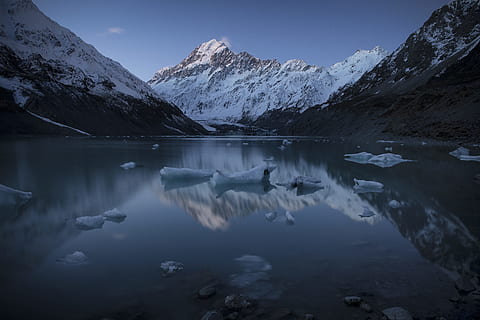 sníh, limitován, hora, tělo, voda, během dne, uklidnit, modrý, klidný, aoraki / mt cook, Nový Zéland, náladový, klidná voda, jezero, moutain, zimní, studená teplota, scenics - příroda, krása v přírodě, pohoří, odraz, klidné scény, klid, nebe, Příroda, zasněžené hory, nikdo, životní prostředí, krajina, led, horský vrchol, plovoucí na vodě, 5K, CC0, veřejná doména, bez autorských práv