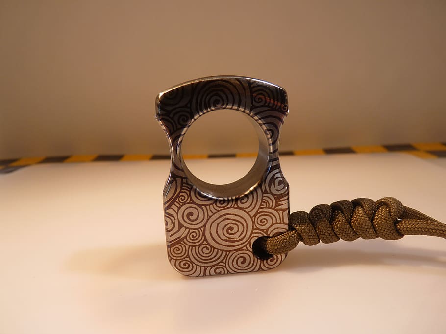 Überleben, taktisch, Kämpfer, Ring, krav maga, systéma, Wing Chun, Ninja, Japan, Chinesisch, Selbstverteidigung, Straße, Blitz, Kunstwerk, Titan, Design, Antiquität, keine Leute, drinnen, Nahansicht, Muster, einzelnes Objekt, Kunst und Handwerk, Kunst, Tabelle, Kreis, Schmuck, Holz - Material, aufwendig, Schnitzen - Handwerksprodukt, Metall, Studioaufnahme, Stillleben, Dekoration, Luxus, Blumenmuster, 4K