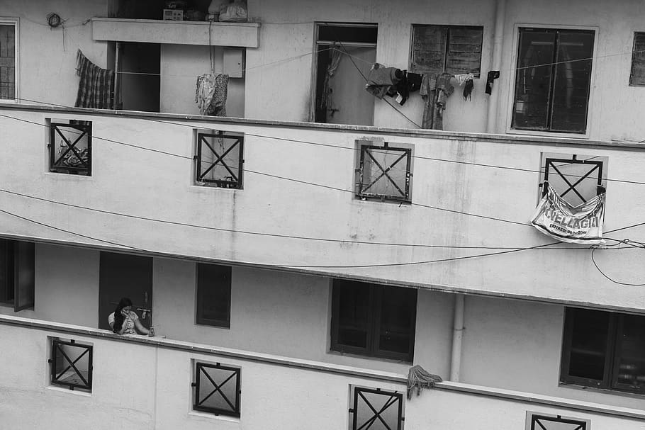 India, Bengaluru, video, apel, arhitectură, construită, exteriorul clădirii, clădire, bărbați, oameni adevărați, fereastră, sticlă - material, zi, oameni, în aer liber, vedere unghiulară joasă, grup de oameni, lungime totală, permanent, femei, balustradă, reflecţie, mers, 5K