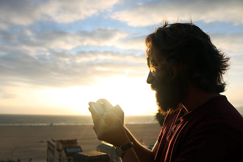 mobile, technology, capture, pic, camera, beach, shore, bright, sunlight, ray, blue, water, flow, sea, sky, headshot, one person, sunset, portrait, cloud - sky, adult, nature, side view, beauty in nature, mid adult, men, scenics - nature, leisure activity, tranquility, profile view, outdoors, horizon over water, 4K, CC0, public domain, royalty free