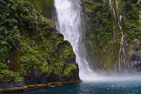 cascata, streaming, lago, acqua, bellezza nella natura, scenics - natura, roccia, albero, roccia - oggetto, acqua corrente, movimento, lunga esposizione, pianta, solido, terra, formazione rocciosa, natura, foresta, nessuno, energia, potere in natura, all'aperto, fluente, acqua che cade, foresta pluviale, 5K, CC0, dominio pubblico, privo di copyright