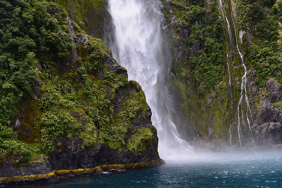 cascata, streaming, lago, acqua, bellezza nella natura, scenics - natura, roccia, albero, roccia - oggetto, acqua corrente, movimento, lunga esposizione, pianta, solido, terra, formazione rocciosa, natura, foresta, nessuno, energia, potere in natura, all'aperto, fluente, acqua che cade, foresta pluviale, 5K