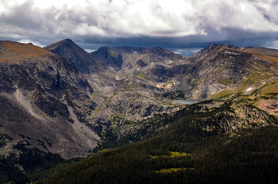 Estats Units, carretera de beartooth, muntanya, escenics - natura, núvol - cel, bellesa a la natura, cel, escena tranquil·la, paisatge, medi ambient, tranquil·litat, escena no urbana, Serra, naturalesa, cap gent, idíl·lic, remot, dia, planta, terra, geografia física, geologia, a l'aire lliure, formació, cim de muntanya, 4K
