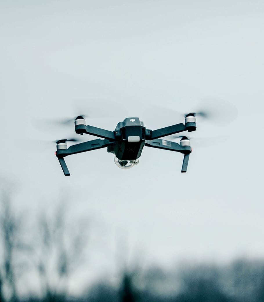 drone, càmera, núvols, cel, vídeo, registre, transport, volant, manera de transport, vista d’angle baix, vehicle aeri, a l'aire, moviment, naturalesa, cap gent, avió, viatjar, dia, en moviment, a l'aire lliure, moviment borrós, cel clar, viatge, 4K