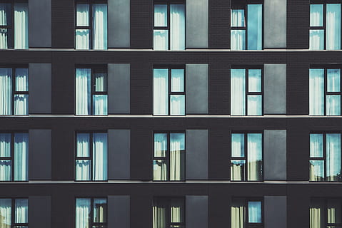 arkitektur, bygning, infrastruktur, vindue, glas, facade, bygning udvendig, bygget struktur, fuld ramme, baggrunde, glas - materiale, by, kontor, ingen mennesker, afspejling, dag, kontorbygning udvendig, mønster, side om side, moderne, i en række, udendørs, boligområde, 4K, CC0, offentligt domæne, royaltyfrie