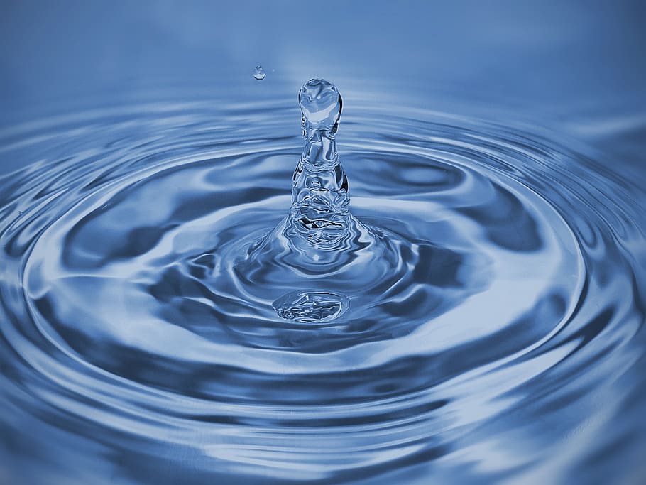 foto de primer pla, gota d'aigua, netejar, clar, primer pla, tirar, gota d’aigua, gotes, focus, líquid, liquiditat, moviment, puresa, pluja, reflexió, ondulació, llis, splash, turquesa, humit, ondulat, aigua, esquitxades, blau, caient, concèntric, cap gent, naturalesa, frescor, fons, a l'aire lliure, marc complet, cercle, forma geomètrica, refresc, impacte, 2K