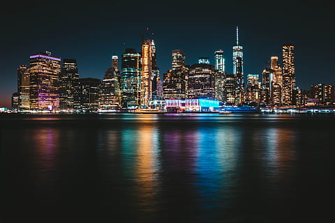 oraș, luminile sunt aprinse, timp de noapte, clădire, apă, reflecţie, peisaj, ușoară, neon, urban, orizont, în aer liber, râu, Citylight, noapte, manhattan, exteriorul clădirii, arhitectură, construită, exteriorul clădirii de birouri, zgârie-nori, iluminat, malul mării, cer, peisaj urban, urban skyline, zonă rezidențială, modern, destinații de călătorie, nici o persoana, înalt - înalt, districtul financiar, viata de noapte, 5K, CC0, domeniu public, fără drepturi de autor