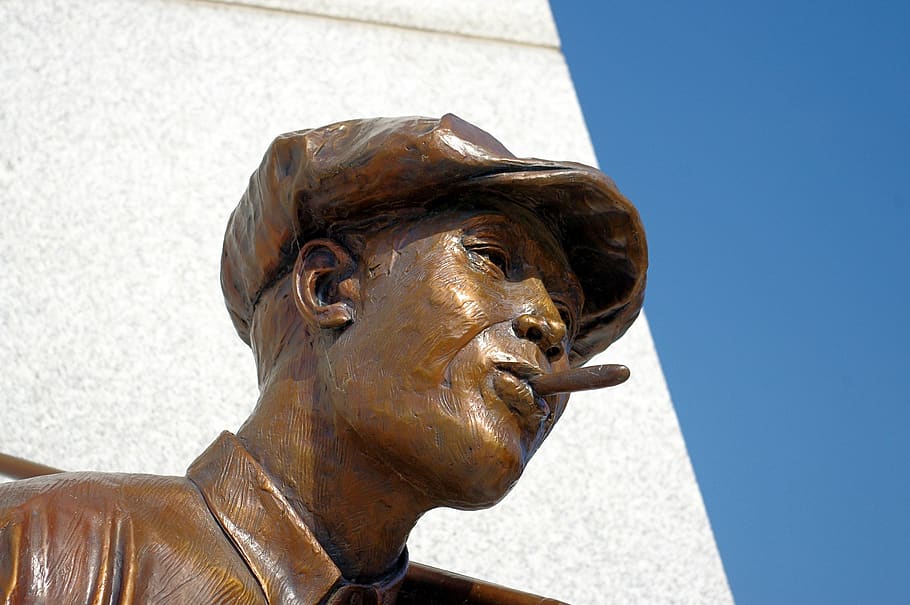 estàtua d'hostilitat, escultura, hostilitat, tulsa, motí d'Oklahoma, parc, monument, Amèrica, John Hope Franklin, reconciliació, 1921, carrera, bronze, metall, històric, obra d'art, memorial, estàtua, figura, històricament, commemorar, història, home, representació, art i artesania, representació humana, arquitectura, vista d’angle baix, semblança masculina, artesania, cel clar, dia, creativitat, cap gent, aliatge de bronze, llum solar, naturalesa, cel, el passat, a l'aire lliure, 2K