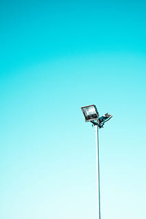 cer, albastru, post, ușoară, oţel, reflector, spațiu copie, nici o persoana, vedere unghiulară joasă, cer senin, echipamente de iluminat, natură, un singur obiect, zi, Floodlight, metal, pol, înalt - înalt, în aer liber, a închide, electricitate, lumina stradală, combustibil și generarea de energie electrică, tehnologie, fundal albastru, turcoaz colorat, 5K, CC0, domeniu public, fără drepturi de autor