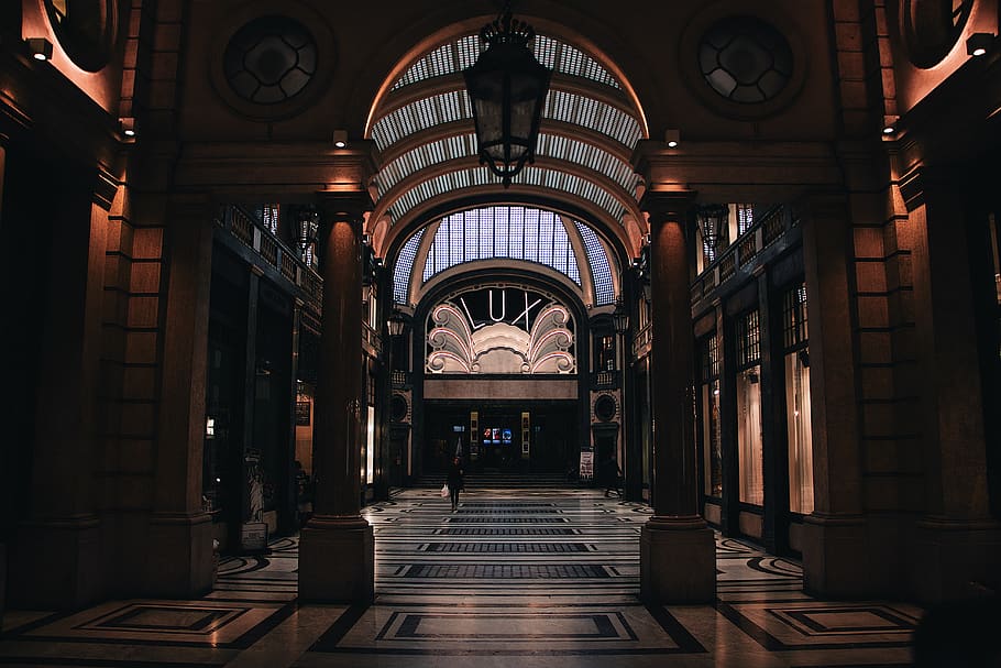 byggesal, arkitektur, bygget struktur, bygning, indendørs, bue, vejen frem, arkade, retning, arkitektoniske kolonne, belysningsudstyr, ingen mennesker, dag, spiritualitet, sted for tilbedelse, religion, korridor, tro, i en række, loft, historie, gulve, flisebelagt gulv, udsmykkede, 5K