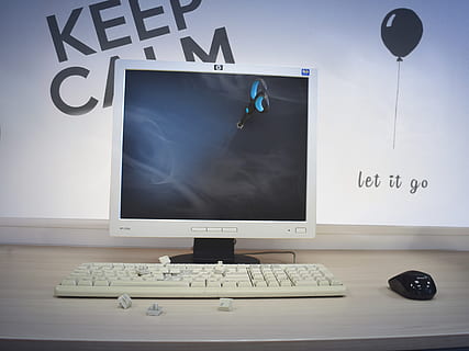 pc, programmer, office, stress, monitor, work, computer, workplace, keep calm, let go, error, angry, vztek, game over, technology, computer equipment, computer monitor, table, indoors, no people, communication, desk, furniture, computer keyboard, desktop pc, keyboard, business, black color, blackboard, still life, equipment, connection, day, 4K, CC0, public domain, royalty free
