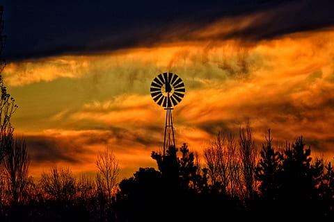 Sonnenuntergang, Mühle, Feld, Silhouette, Landschaft, Sonne, Himmel, Natur, Wolken, Orange, wolke - himmel, Kraftstoff- und Stromerzeugung, erneuerbare Energie, orange Farbe, alternative Energie, Umweltschutz, Umgebung, Pflanze, keine Leute, Schönheit in der Natur, Baum, Szenen - Natur, Flachwinkelansicht, Dramatischer Himmel, Windkraftanlage, Turbine, draußen, 5K, CC0, gemeinfrei, lizenzfrei