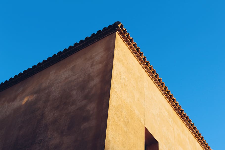 espanya, cuenca, contrast, edifici, vell, asimètric, blau, marró, fotografia, poble, transformació, estructura construïda, vista d’angle baix, cel, arquitectura, cel clar, exterior de l'edifici, naturalesa, cap gent, dia, a l'aire lliure, funció de construcció de parets, destinacions de viatge, forma de triangle, assolellat, còpia espai, llum solar, viatjar, paret, 5K