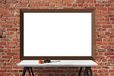 plakat, ramme, vegg, skrivebord, blomst, murstein, murvegg, blank, veggbyggingsfunksjon, kopiere plass, ingen folk, teknologi, arkitektur, rød, hvit farge, bord, innendørs, fravær, skjerm, sete, bilderamme, tre - materiale, tømme, 4K, CC0, offentlig domene, opphavsrett gratis