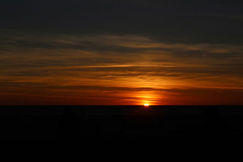 landskabsfoto, gylden, time, baggrundsbelyst, strand, skyer, daggry, skumring, aften, horisont, landskab, lys, ocean, udendørs, paradis, hav, marinemaleri, silhuet, himmel, sol, solnedgang, vand, scenics - natur, sky - himmel, ro, skønhed i naturen, orange farve, rolig scene, natur, dramatisk himmel, ingen mennesker, horisont over vand, idyllisk, jord, mørk, 2K, CC0, offentligt domæne, royaltyfrie