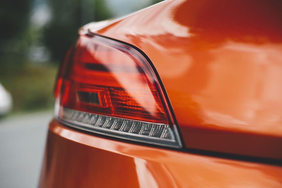 bmw, auto, karosserie, provoz, vozidlo, pkw, doprava, luxus, moderní, sportovní auto, pohyb, auto snů, oranžový, odváží se, konvertibilní, roadster, speedster, zadní světlo, kufr, detail, oranžová barva, motorové vozidlo, způsob dopravy, zaměřit se na popředí, přeprava, pozemního vozidla, nikdo, den, venku, jídlo a pití, selektivní zaměření, jeden objekt, Červené, číslo, kov, technologie, text, odraz, 5K