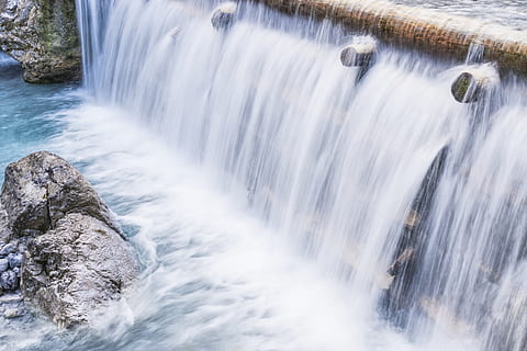 cascades, cascada, netejar, clar, flux, roques, corrent, aigua, moviment, exposició llarga, moviment borrós, aigua que flueix, escenics - natura, bellesa a la natura, que flueix, esquitxades, rock, sòlid, naturalesa, dia, mar, cap gent, rock - object, davant del mar, poder a la natura, a l'aire lliure, 5K, CC0, domini públic, lliure de regalies