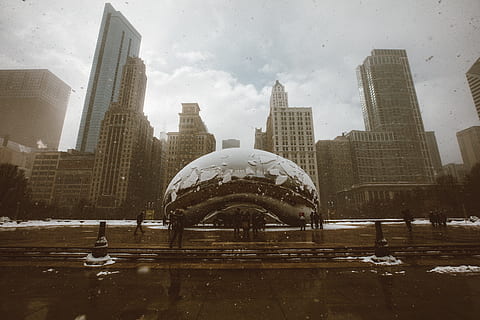 cloud gate, chicago, architektonický design, architektura, umění, fazole, budov, podnikání, Chicago, město, cloud gate, mraky, v centru města, vnější, fasáda, mezník, nízký úhel záběru, kanceláří, venku, lidé, perspektivní, odraz, sezóna, sépie, nebe, panoráma, mrakodrap, sníh, ulice, vysoký, nejvyšší, turistická atrakce, cestovat, městský, exteriér budovy, stavba, budova, kancelářská budova exteriér, destinace, kancelář, Příroda, moderní, vysoká - vysoká, den, panoráma města, městské panorama, finanční okres, déšť, nikdo, sněží, 8K, CC0, veřejná doména, bez autorských práv