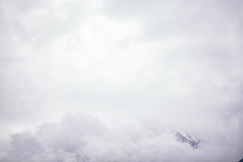 Austràlia, kitzsteinhorn, núvol, ennuvolat, hivern, muntanya, arbres, arbre, tempesta, bosc, Serra, núvol - cel, cel, bellesa a la natura, tranquil·litat, naturalesa, fons, cap gent, escenics - natura, dia, cloudscape, vista d’angle baix, escena tranquil·la, Color blanc, a l'aire lliure, idíl·lic, esponjós, marc complet, medi ambient, suavitat, fons abstractes, meteorologia, a dalt, 5K, CC0, domini públic, lliure de regalies