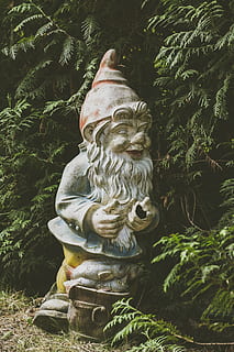 dværg, pattedyr, dyreliv, dyr, løve, bygning, arkitektur, emblem, symbol, kolonne, søjle, plante, totem, tiki, have, skulptur, kunst, træ, klicheagtige, stereotype, hjem, repræsentation, Kunst og håndværk, menneskelig repræsentation, statue, kreativitet, ingen mennesker, dag, håndværk, vækst, natur, mandlig lighed, religion, grøn farve, spiritualitet, udendørs, tro, tæt på, 5K, CC0, offentligt domæne, royaltyfrie