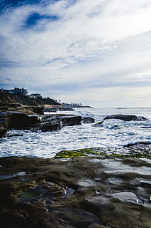 seashore wave, forbjerg, vand, hav, natur, ocean, ocean beach, San Diego, udendørs, Forenede Stater, kyst, plante, havbølger, strand, bølger, marinemaleri, stenet, Vestkysten, kystnære, tidevand, sky - himmel, himmel, skønhed i naturen, scenics - natur, ingen mennesker, bevægelse, dag, klippe, solid, bølge, ro, jord, havnefronten, rock-objekt, rolig scene, flydende vand, flyder, 5K, CC0, offentligt domæne, royaltyfrie