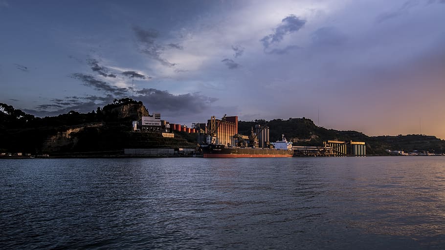 tejo, Lisbona, cielo, tramonto, porta, nuvole, umore, cielo serale, fiume, acqua, architettura, esterno dell'edificio, struttura costruita, nuvola - cielo, lungomare, città, natura, crepuscolo, mare, costruzione, nessuno, illuminato, notte, destinazioni di viaggio, bellezza nella natura, paesaggio urbano, 5K